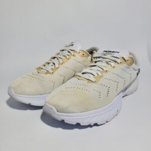 Hoka One One Mach 2 Condition : Very Good Size : US 7.5 24.5 cm