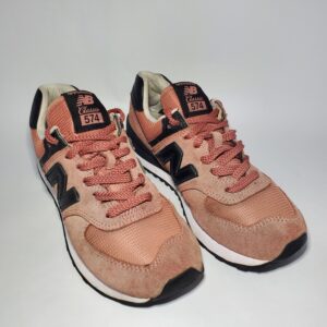 Women New Balance Classic 574 Condition : Very Good Size : US 8