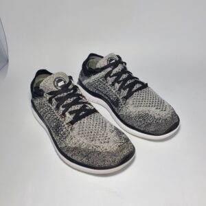 Women Nike Free Run Fluknit Condition : Very Good Size : US 6.5