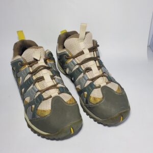 Women Merrell Waterproof Condition : Very Good Size : US 9