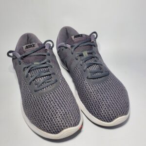 Nike Revolution 4 Condition : Excellent Size : US 9