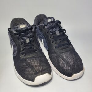 Nike Revolution 3 Size : US 10.5 Condition : Good
